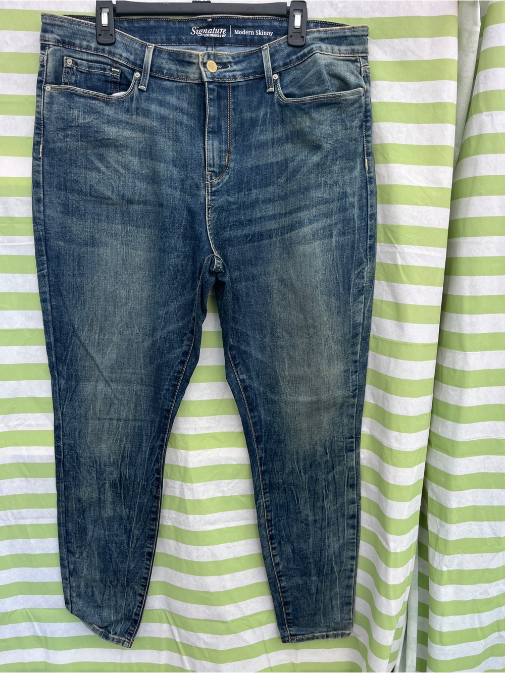 Levi's Skinny Jeans - Distressed Dark Blue Wash